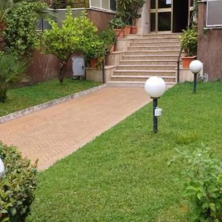 Con Giardino Via Silvestri Apartmán